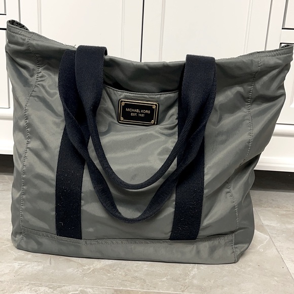 EUC MK Michael Kors neverfull tote metallic grey - Picture 3 of 7